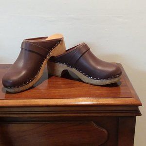 Women's clogs
